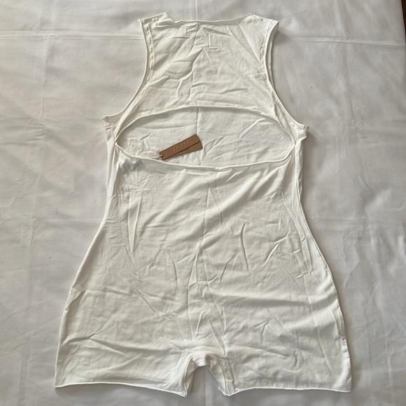 SKIMS RAW EDGE ONESIE - Picture 2 of 3